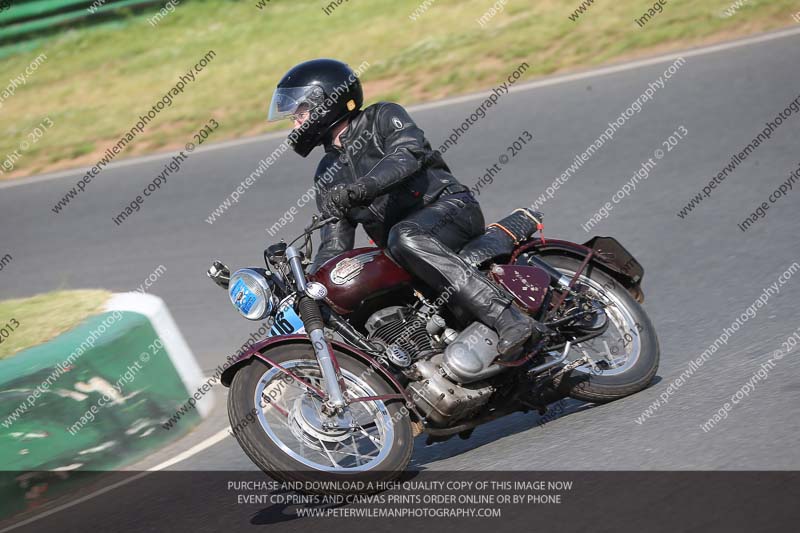 Vintage motorcycle club;eventdigitalimages;mallory park;mallory park trackday photographs;no limits trackdays;peter wileman photography;trackday digital images;trackday photos;vmcc festival 1000 bikes photographs