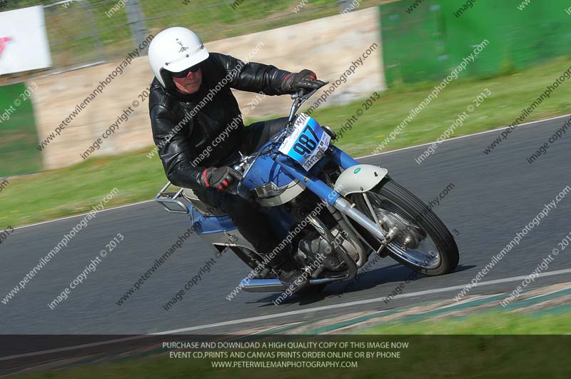 Vintage motorcycle club;eventdigitalimages;mallory park;mallory park trackday photographs;no limits trackdays;peter wileman photography;trackday digital images;trackday photos;vmcc festival 1000 bikes photographs