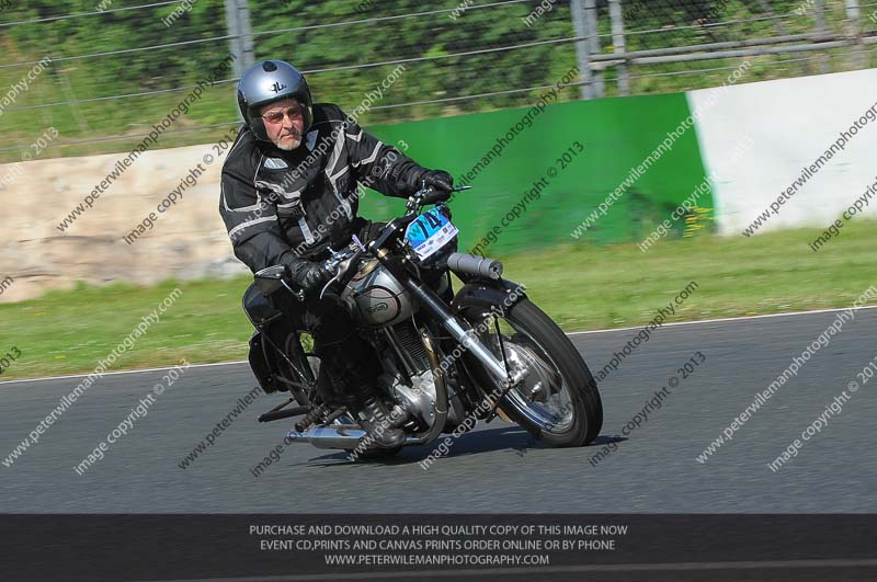 Vintage motorcycle club;eventdigitalimages;mallory park;mallory park trackday photographs;no limits trackdays;peter wileman photography;trackday digital images;trackday photos;vmcc festival 1000 bikes photographs