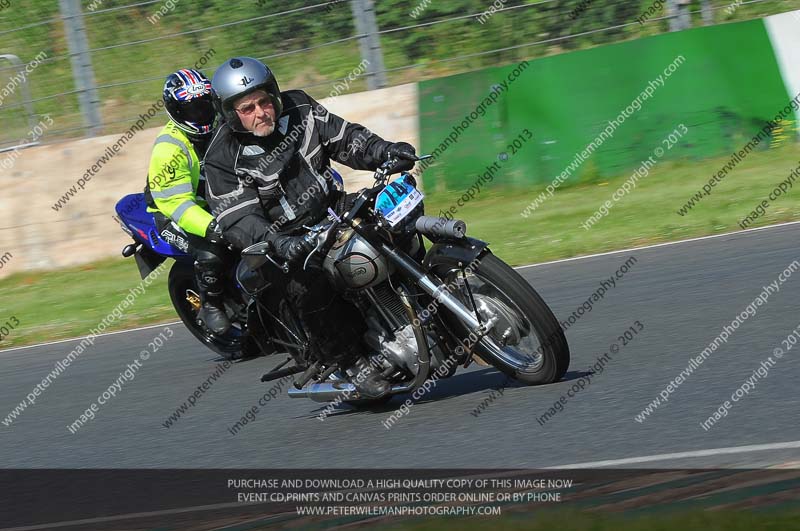 Vintage motorcycle club;eventdigitalimages;mallory park;mallory park trackday photographs;no limits trackdays;peter wileman photography;trackday digital images;trackday photos;vmcc festival 1000 bikes photographs