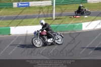 Vintage-motorcycle-club;eventdigitalimages;mallory-park;mallory-park-trackday-photographs;no-limits-trackdays;peter-wileman-photography;trackday-digital-images;trackday-photos;vmcc-festival-1000-bikes-photographs