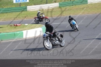 Vintage-motorcycle-club;eventdigitalimages;mallory-park;mallory-park-trackday-photographs;no-limits-trackdays;peter-wileman-photography;trackday-digital-images;trackday-photos;vmcc-festival-1000-bikes-photographs