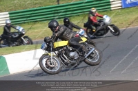 Vintage-motorcycle-club;eventdigitalimages;mallory-park;mallory-park-trackday-photographs;no-limits-trackdays;peter-wileman-photography;trackday-digital-images;trackday-photos;vmcc-festival-1000-bikes-photographs