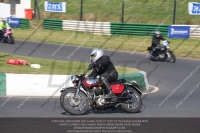 Vintage-motorcycle-club;eventdigitalimages;mallory-park;mallory-park-trackday-photographs;no-limits-trackdays;peter-wileman-photography;trackday-digital-images;trackday-photos;vmcc-festival-1000-bikes-photographs