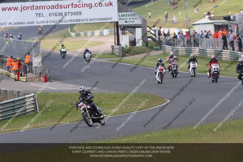 Vintage motorcycle club;eventdigitalimages;mallory park;mallory park trackday photographs;no limits trackdays;peter wileman photography;trackday digital images;trackday photos;vmcc festival 1000 bikes photographs