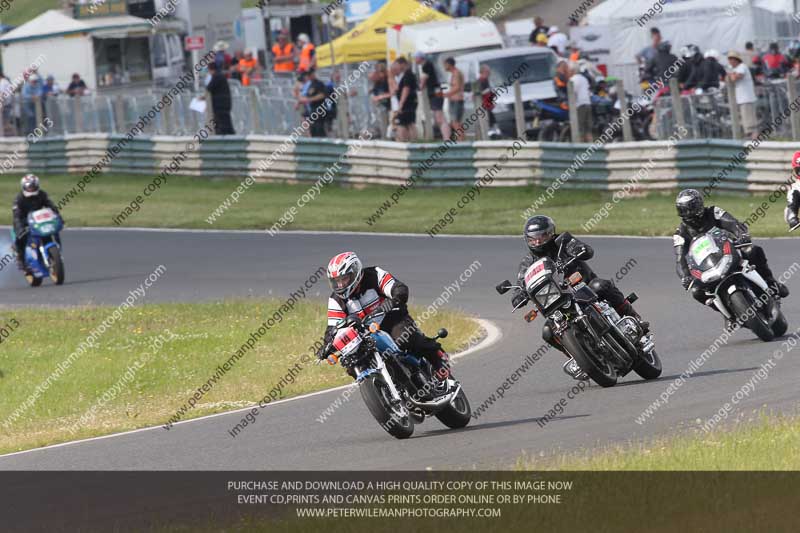 Vintage motorcycle club;eventdigitalimages;mallory park;mallory park trackday photographs;no limits trackdays;peter wileman photography;trackday digital images;trackday photos;vmcc festival 1000 bikes photographs