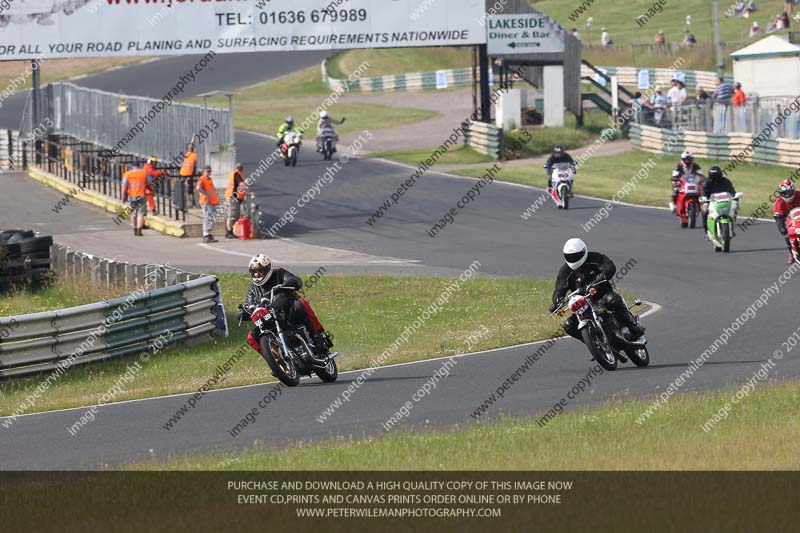 Vintage motorcycle club;eventdigitalimages;mallory park;mallory park trackday photographs;no limits trackdays;peter wileman photography;trackday digital images;trackday photos;vmcc festival 1000 bikes photographs