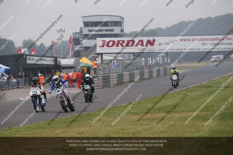 Vintage motorcycle club;eventdigitalimages;mallory park;mallory park trackday photographs;no limits trackdays;peter wileman photography;trackday digital images;trackday photos;vmcc festival 1000 bikes photographs