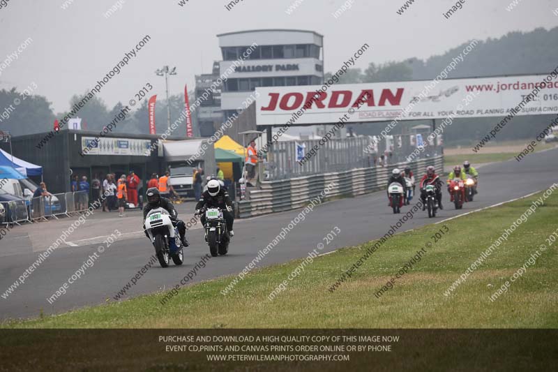 Vintage motorcycle club;eventdigitalimages;mallory park;mallory park trackday photographs;no limits trackdays;peter wileman photography;trackday digital images;trackday photos;vmcc festival 1000 bikes photographs