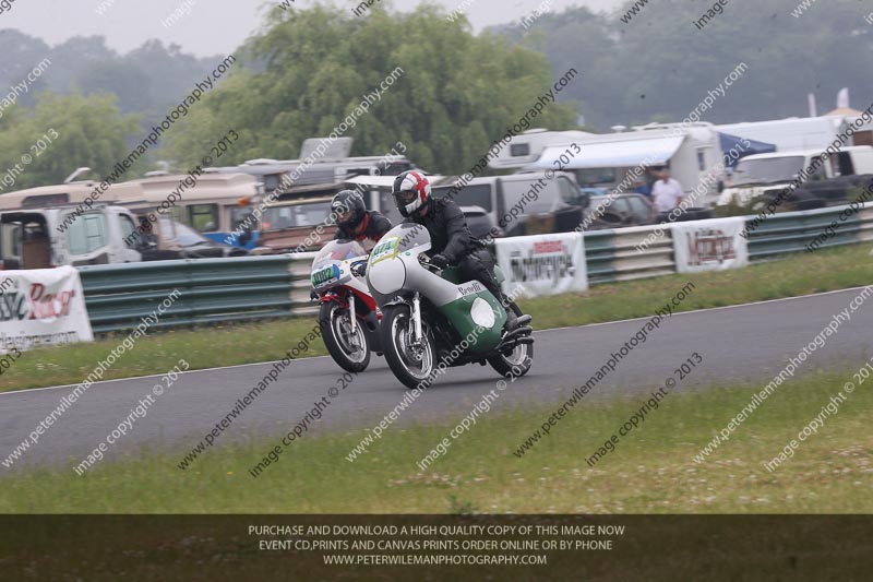 Vintage motorcycle club;eventdigitalimages;mallory park;mallory park trackday photographs;no limits trackdays;peter wileman photography;trackday digital images;trackday photos;vmcc festival 1000 bikes photographs