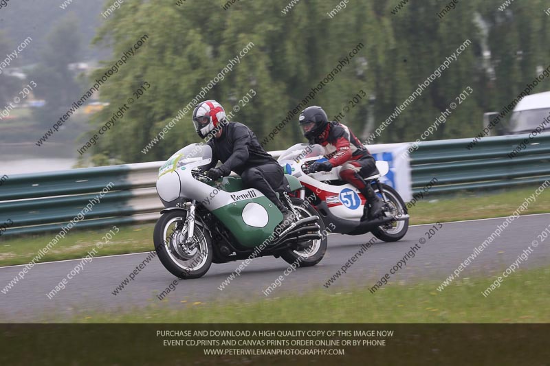 Vintage motorcycle club;eventdigitalimages;mallory park;mallory park trackday photographs;no limits trackdays;peter wileman photography;trackday digital images;trackday photos;vmcc festival 1000 bikes photographs