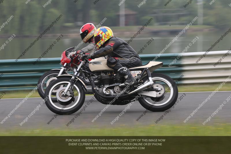 Vintage motorcycle club;eventdigitalimages;mallory park;mallory park trackday photographs;no limits trackdays;peter wileman photography;trackday digital images;trackday photos;vmcc festival 1000 bikes photographs