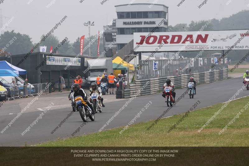 Vintage motorcycle club;eventdigitalimages;mallory park;mallory park trackday photographs;no limits trackdays;peter wileman photography;trackday digital images;trackday photos;vmcc festival 1000 bikes photographs