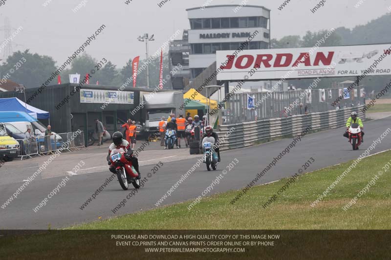 Vintage motorcycle club;eventdigitalimages;mallory park;mallory park trackday photographs;no limits trackdays;peter wileman photography;trackday digital images;trackday photos;vmcc festival 1000 bikes photographs