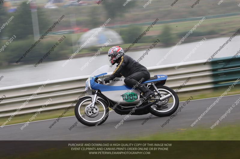 Vintage motorcycle club;eventdigitalimages;mallory park;mallory park trackday photographs;no limits trackdays;peter wileman photography;trackday digital images;trackday photos;vmcc festival 1000 bikes photographs