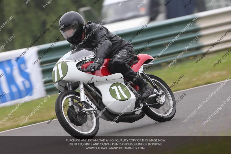 Vintage motorcycle club;eventdigitalimages;mallory park;mallory park trackday photographs;no limits trackdays;peter wileman photography;trackday digital images;trackday photos;vmcc festival 1000 bikes photographs