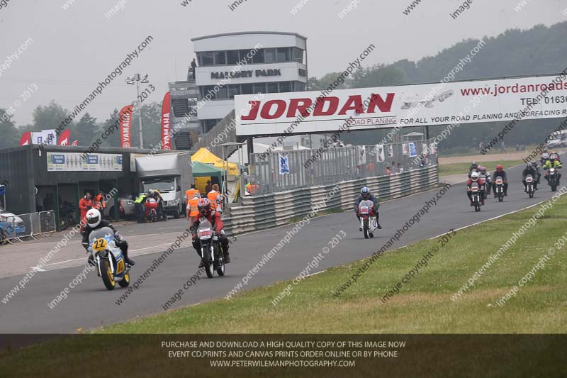 Vintage motorcycle club;eventdigitalimages;mallory park;mallory park trackday photographs;no limits trackdays;peter wileman photography;trackday digital images;trackday photos;vmcc festival 1000 bikes photographs