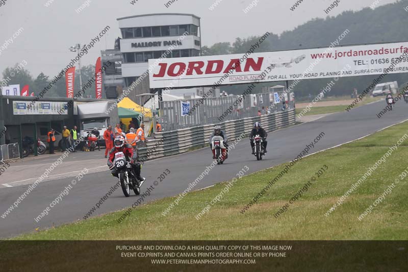 Vintage motorcycle club;eventdigitalimages;mallory park;mallory park trackday photographs;no limits trackdays;peter wileman photography;trackday digital images;trackday photos;vmcc festival 1000 bikes photographs