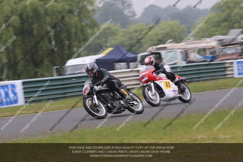 Vintage motorcycle club;eventdigitalimages;mallory park;mallory park trackday photographs;no limits trackdays;peter wileman photography;trackday digital images;trackday photos;vmcc festival 1000 bikes photographs