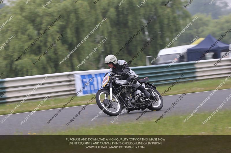 Vintage motorcycle club;eventdigitalimages;mallory park;mallory park trackday photographs;no limits trackdays;peter wileman photography;trackday digital images;trackday photos;vmcc festival 1000 bikes photographs