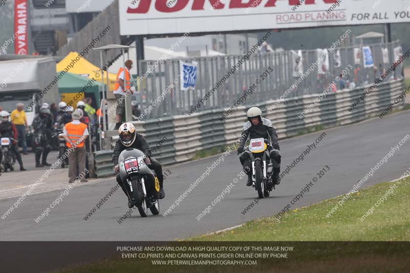 Vintage motorcycle club;eventdigitalimages;mallory park;mallory park trackday photographs;no limits trackdays;peter wileman photography;trackday digital images;trackday photos;vmcc festival 1000 bikes photographs