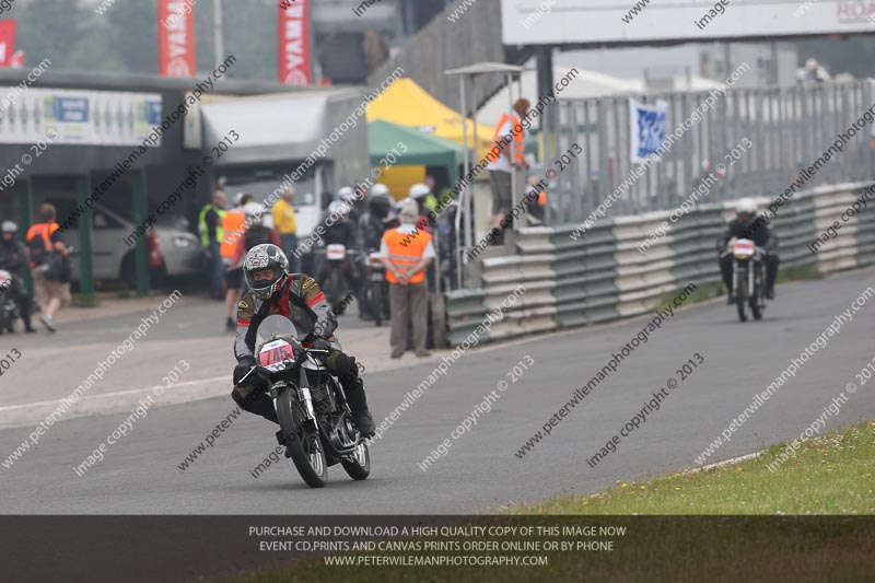 Vintage motorcycle club;eventdigitalimages;mallory park;mallory park trackday photographs;no limits trackdays;peter wileman photography;trackday digital images;trackday photos;vmcc festival 1000 bikes photographs