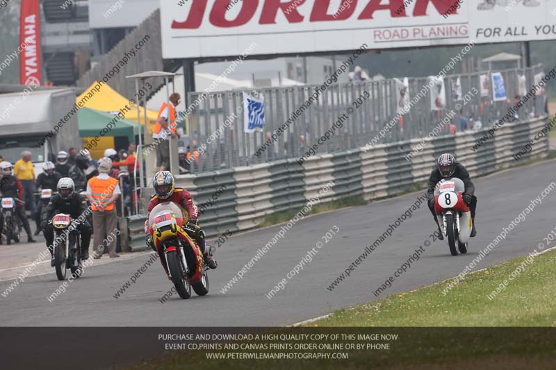 Vintage motorcycle club;eventdigitalimages;mallory park;mallory park trackday photographs;no limits trackdays;peter wileman photography;trackday digital images;trackday photos;vmcc festival 1000 bikes photographs