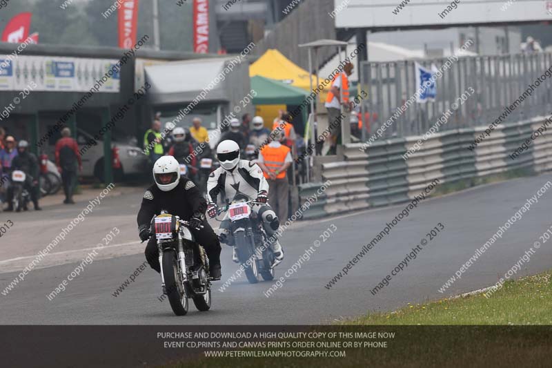 Vintage motorcycle club;eventdigitalimages;mallory park;mallory park trackday photographs;no limits trackdays;peter wileman photography;trackday digital images;trackday photos;vmcc festival 1000 bikes photographs