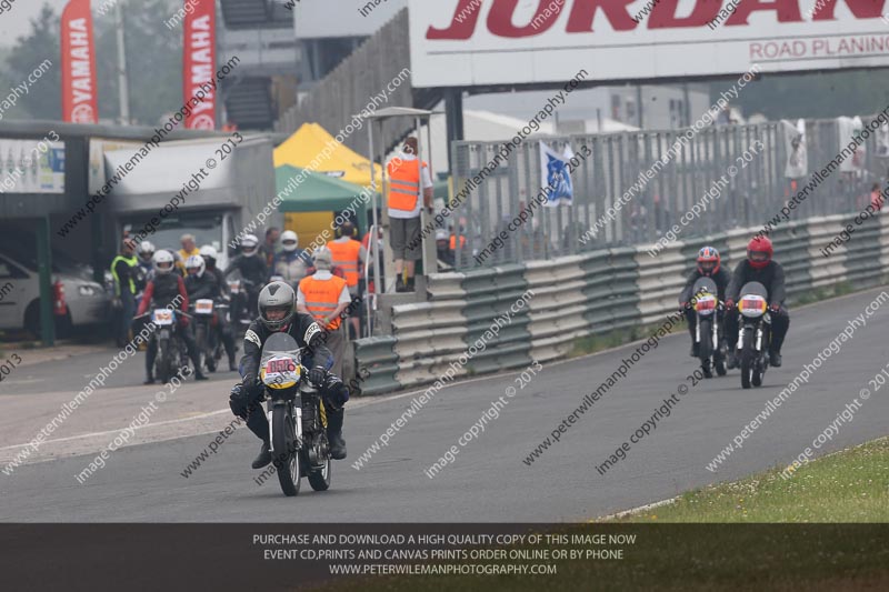 Vintage motorcycle club;eventdigitalimages;mallory park;mallory park trackday photographs;no limits trackdays;peter wileman photography;trackday digital images;trackday photos;vmcc festival 1000 bikes photographs
