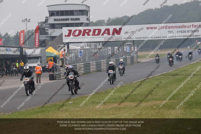 Vintage motorcycle club;eventdigitalimages;mallory park;mallory park trackday photographs;no limits trackdays;peter wileman photography;trackday digital images;trackday photos;vmcc festival 1000 bikes photographs