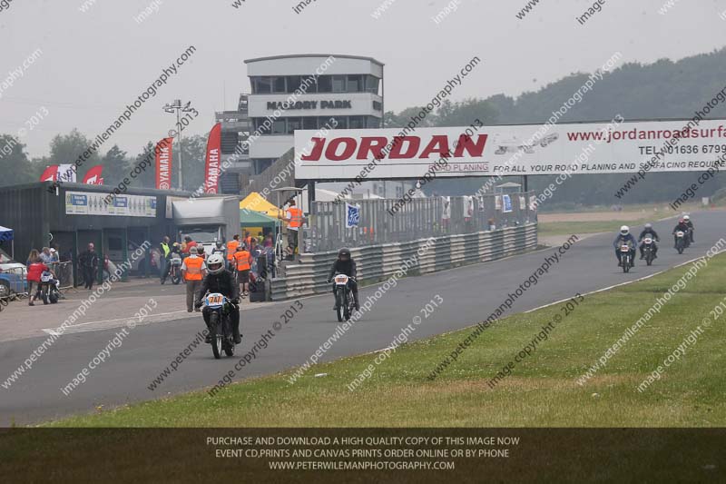 Vintage motorcycle club;eventdigitalimages;mallory park;mallory park trackday photographs;no limits trackdays;peter wileman photography;trackday digital images;trackday photos;vmcc festival 1000 bikes photographs