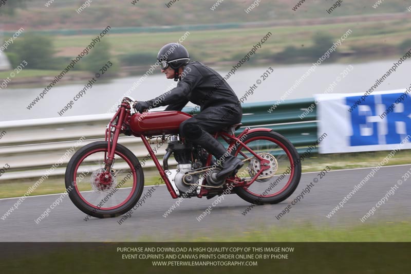 Vintage motorcycle club;eventdigitalimages;mallory park;mallory park trackday photographs;no limits trackdays;peter wileman photography;trackday digital images;trackday photos;vmcc festival 1000 bikes photographs