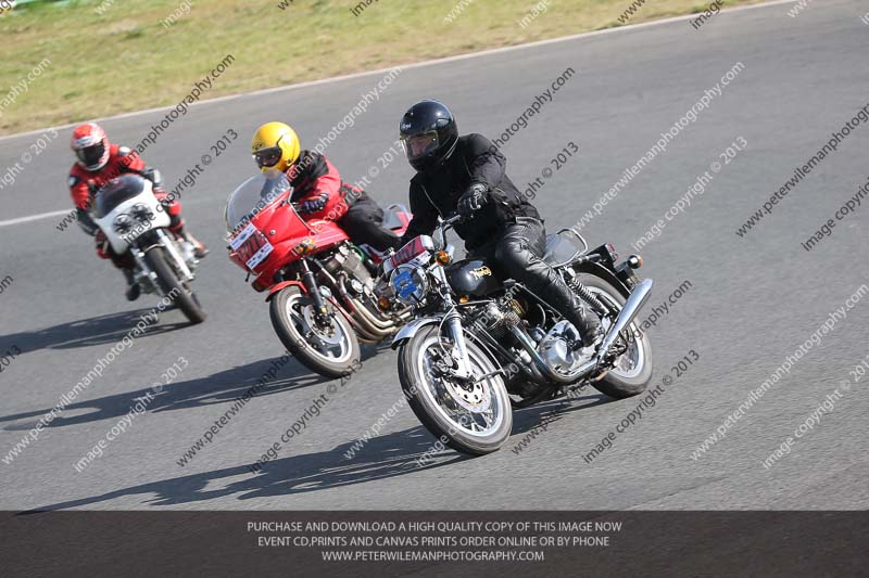 Vintage motorcycle club;eventdigitalimages;mallory park;mallory park trackday photographs;no limits trackdays;peter wileman photography;trackday digital images;trackday photos;vmcc festival 1000 bikes photographs