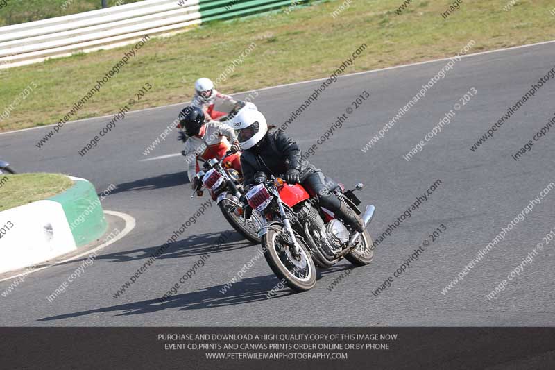 Vintage motorcycle club;eventdigitalimages;mallory park;mallory park trackday photographs;no limits trackdays;peter wileman photography;trackday digital images;trackday photos;vmcc festival 1000 bikes photographs