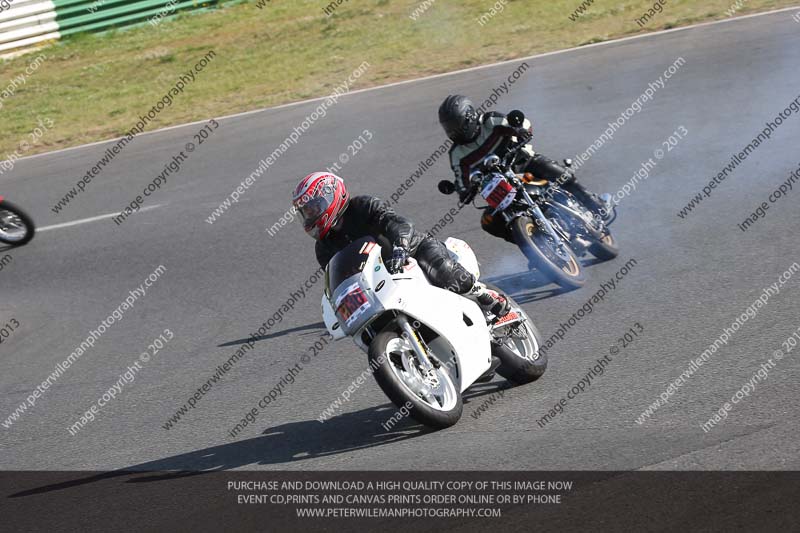 Vintage motorcycle club;eventdigitalimages;mallory park;mallory park trackday photographs;no limits trackdays;peter wileman photography;trackday digital images;trackday photos;vmcc festival 1000 bikes photographs