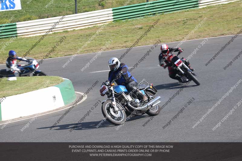 Vintage motorcycle club;eventdigitalimages;mallory park;mallory park trackday photographs;no limits trackdays;peter wileman photography;trackday digital images;trackday photos;vmcc festival 1000 bikes photographs