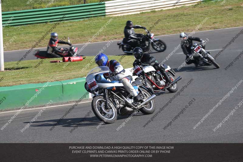 Vintage motorcycle club;eventdigitalimages;mallory park;mallory park trackday photographs;no limits trackdays;peter wileman photography;trackday digital images;trackday photos;vmcc festival 1000 bikes photographs