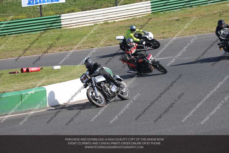 Vintage motorcycle club;eventdigitalimages;mallory park;mallory park trackday photographs;no limits trackdays;peter wileman photography;trackday digital images;trackday photos;vmcc festival 1000 bikes photographs