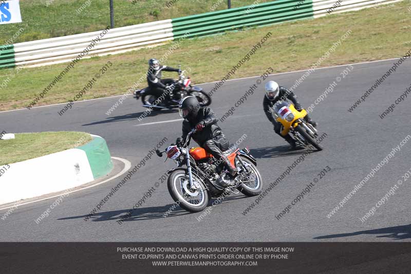 Vintage motorcycle club;eventdigitalimages;mallory park;mallory park trackday photographs;no limits trackdays;peter wileman photography;trackday digital images;trackday photos;vmcc festival 1000 bikes photographs
