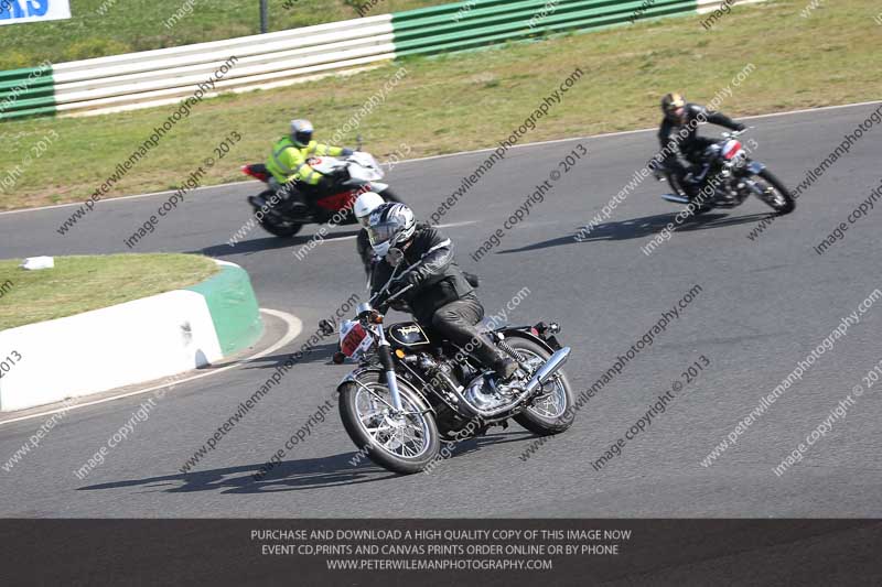 Vintage motorcycle club;eventdigitalimages;mallory park;mallory park trackday photographs;no limits trackdays;peter wileman photography;trackday digital images;trackday photos;vmcc festival 1000 bikes photographs