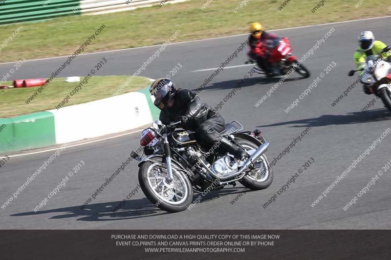 Vintage motorcycle club;eventdigitalimages;mallory park;mallory park trackday photographs;no limits trackdays;peter wileman photography;trackday digital images;trackday photos;vmcc festival 1000 bikes photographs