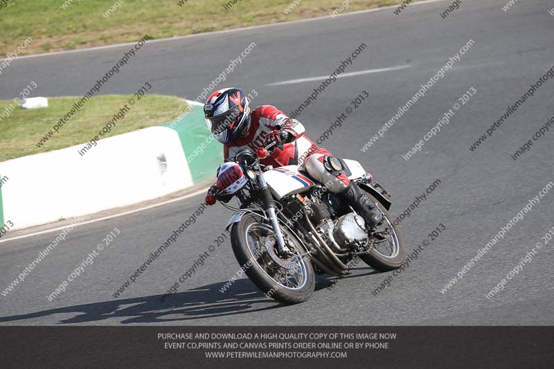 Vintage motorcycle club;eventdigitalimages;mallory park;mallory park trackday photographs;no limits trackdays;peter wileman photography;trackday digital images;trackday photos;vmcc festival 1000 bikes photographs