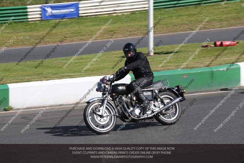 Vintage motorcycle club;eventdigitalimages;mallory park;mallory park trackday photographs;no limits trackdays;peter wileman photography;trackday digital images;trackday photos;vmcc festival 1000 bikes photographs