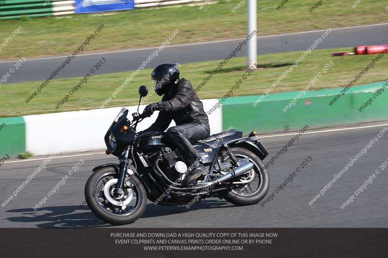 Vintage motorcycle club;eventdigitalimages;mallory park;mallory park trackday photographs;no limits trackdays;peter wileman photography;trackday digital images;trackday photos;vmcc festival 1000 bikes photographs