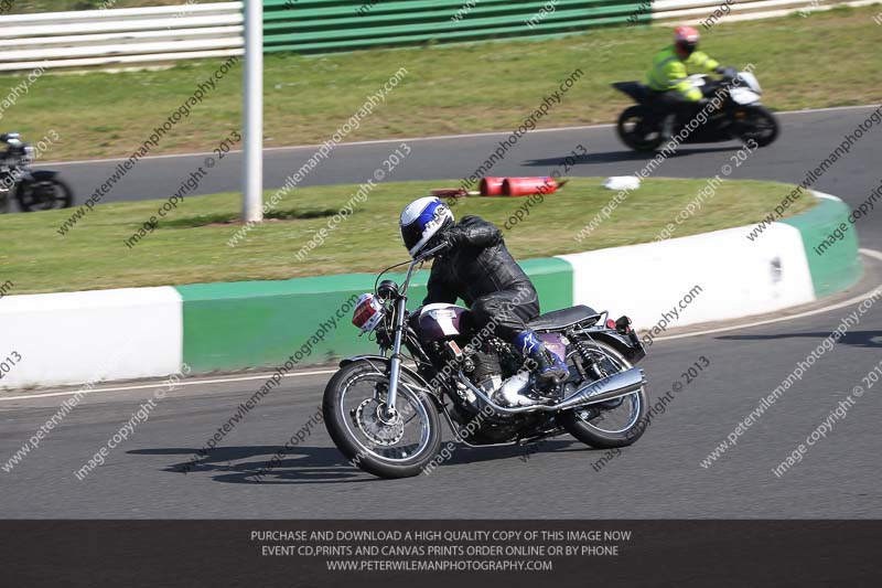 Vintage motorcycle club;eventdigitalimages;mallory park;mallory park trackday photographs;no limits trackdays;peter wileman photography;trackday digital images;trackday photos;vmcc festival 1000 bikes photographs