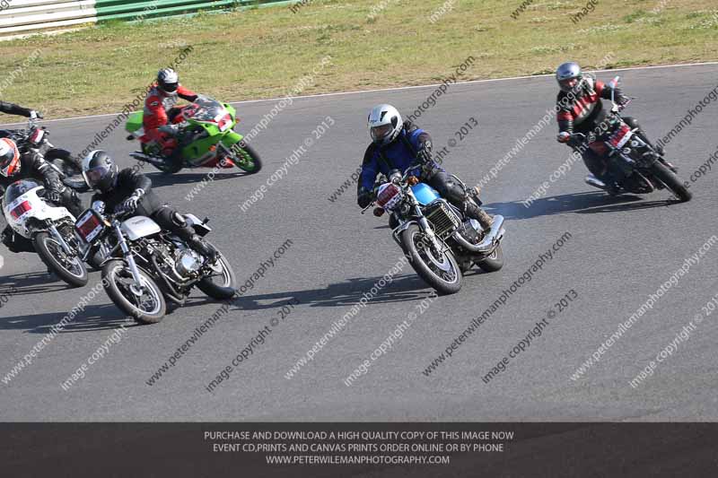 Vintage motorcycle club;eventdigitalimages;mallory park;mallory park trackday photographs;no limits trackdays;peter wileman photography;trackday digital images;trackday photos;vmcc festival 1000 bikes photographs