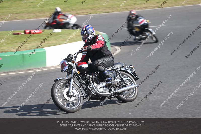 Vintage motorcycle club;eventdigitalimages;mallory park;mallory park trackday photographs;no limits trackdays;peter wileman photography;trackday digital images;trackday photos;vmcc festival 1000 bikes photographs