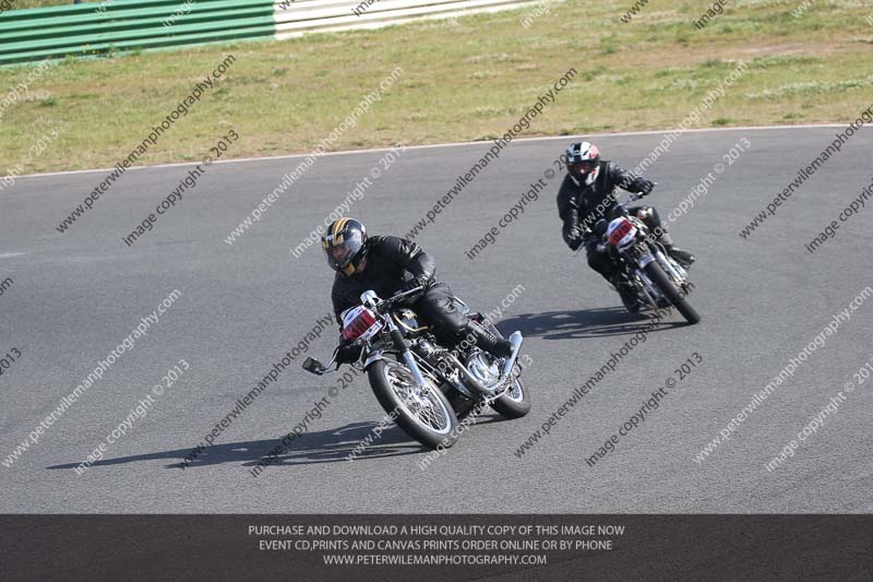Vintage motorcycle club;eventdigitalimages;mallory park;mallory park trackday photographs;no limits trackdays;peter wileman photography;trackday digital images;trackday photos;vmcc festival 1000 bikes photographs