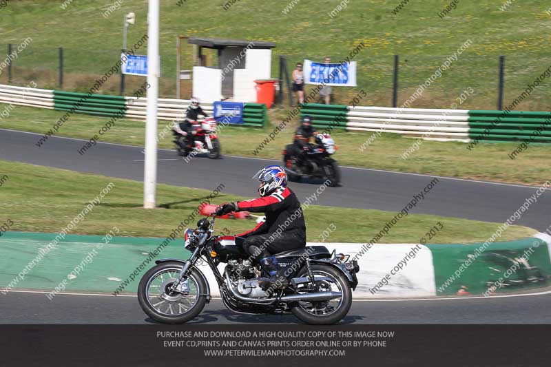 Vintage motorcycle club;eventdigitalimages;mallory park;mallory park trackday photographs;no limits trackdays;peter wileman photography;trackday digital images;trackday photos;vmcc festival 1000 bikes photographs