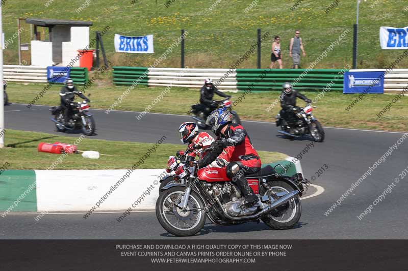 Vintage motorcycle club;eventdigitalimages;mallory park;mallory park trackday photographs;no limits trackdays;peter wileman photography;trackday digital images;trackday photos;vmcc festival 1000 bikes photographs